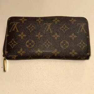 Authentic Louis Vuitton Zippy Wallet Monogram